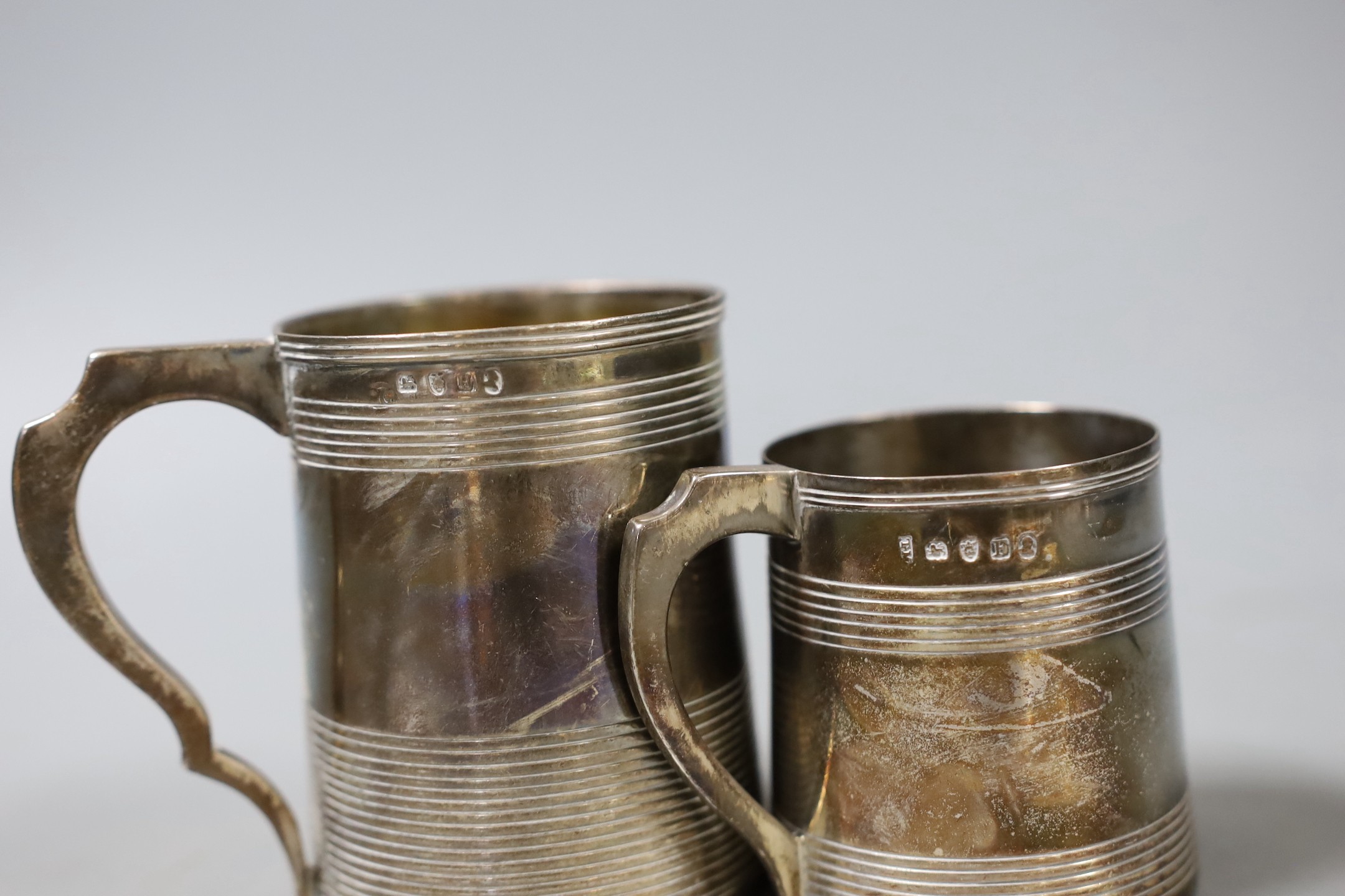 Two George III silver christening mugs, both with reeded bands, Thomas Meriton, London, 1801, 62mm - Image 3 of 3