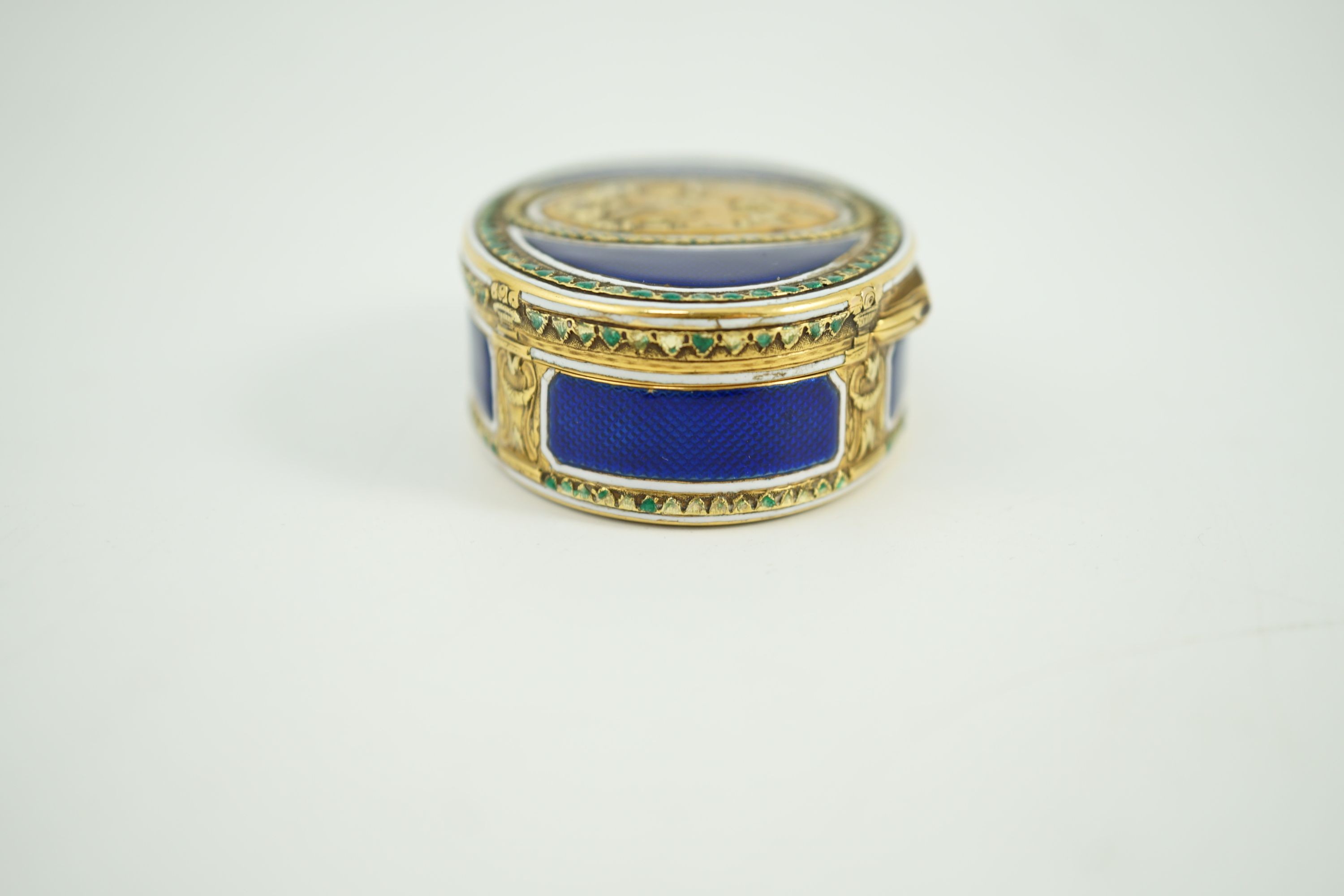 A late 18th/early 19th century French? gold and polychrome enamel oval snuff box, the central - Image 6 of 12