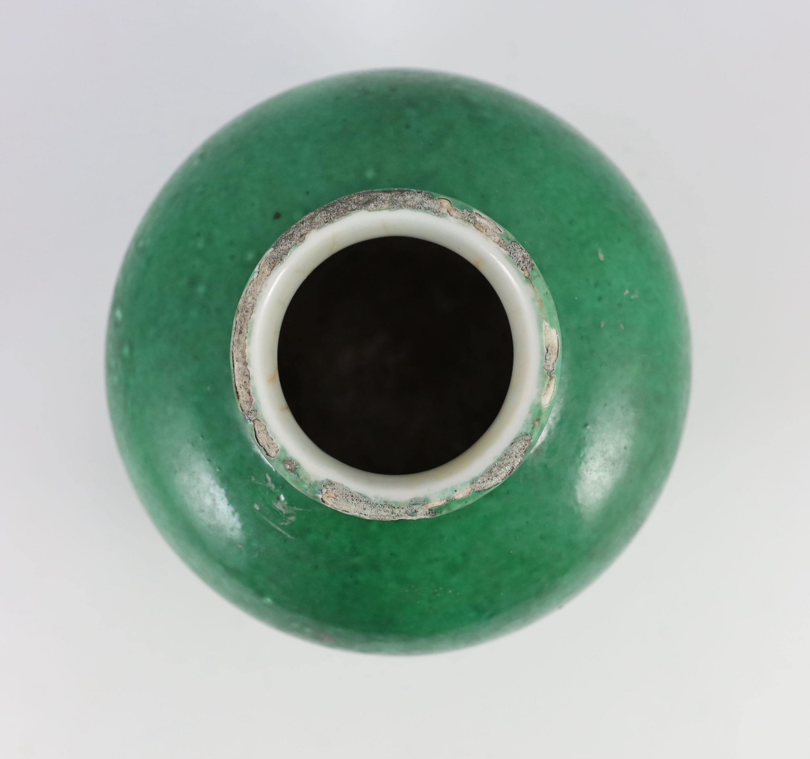 A Chinese green glazed ovoid jar, 18th/19th century on a ring shaped unglazed foot, 21.5cm - Image 3 of 4