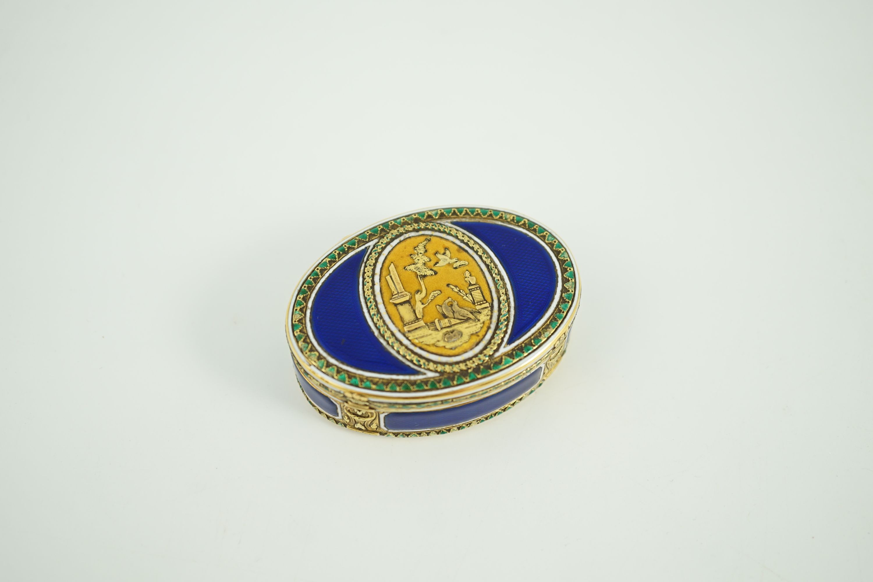 A late 18th/early 19th century French? gold and polychrome enamel oval snuff box, the central - Image 9 of 12