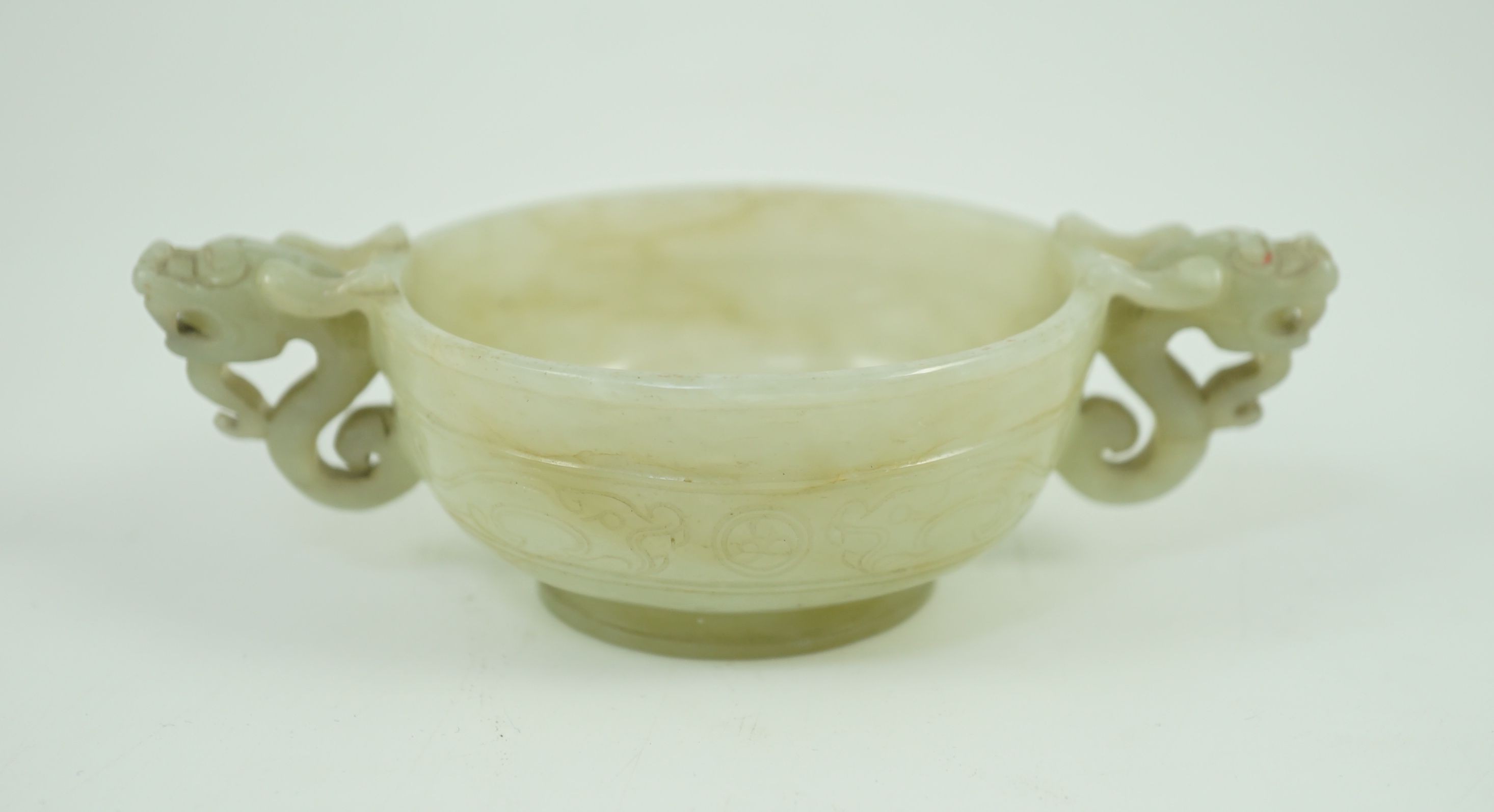 A Chinese pale celadon jade two handled ‘chilong’ cup, 17th/18th century, with a pair of carved - Image 4 of 10