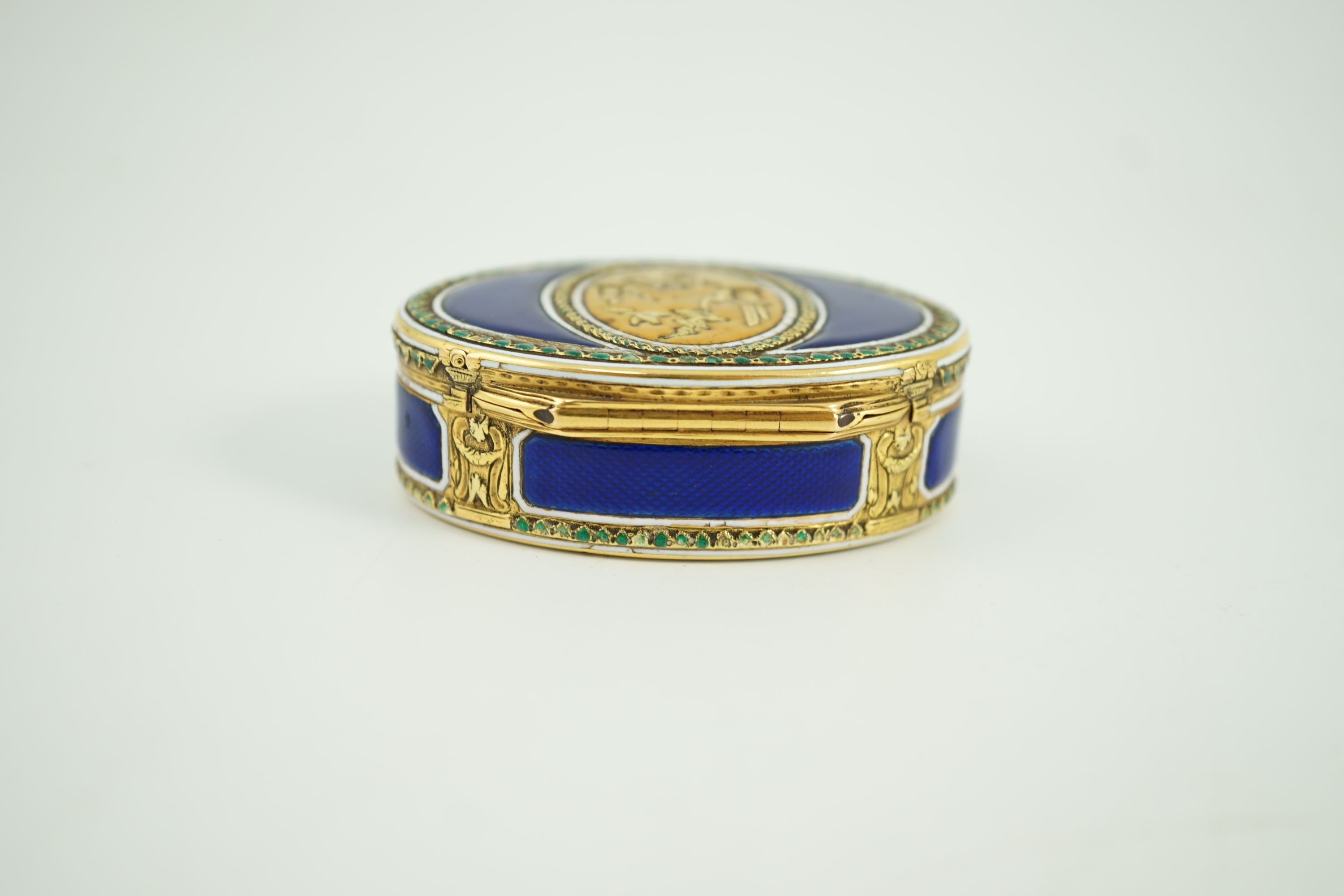 A late 18th/early 19th century French? gold and polychrome enamel oval snuff box, the central - Image 7 of 12