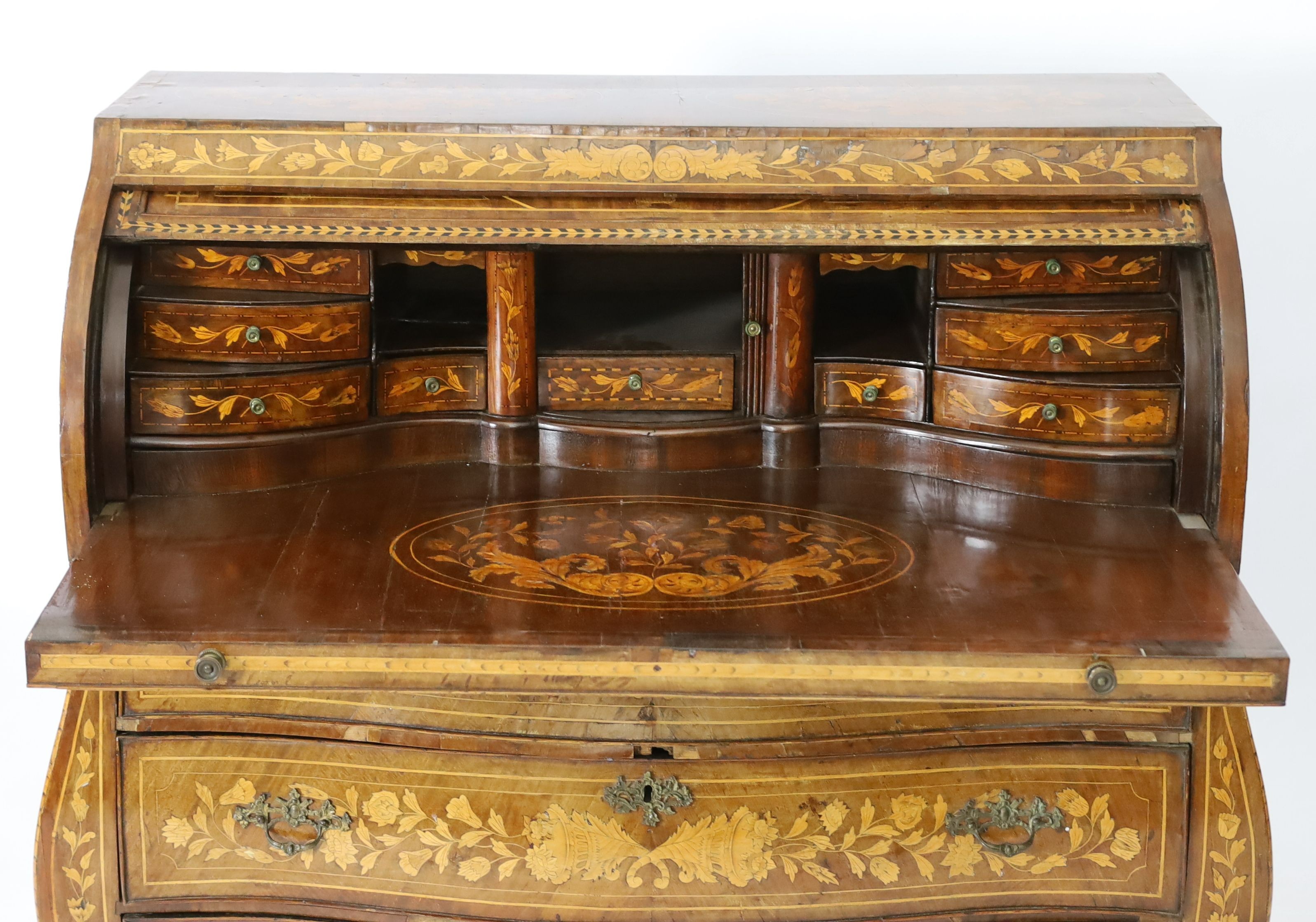 An early 19th century Dutch walnut and floral marquetry bombe cylinder bureau, inlaid throughout - Image 4 of 4