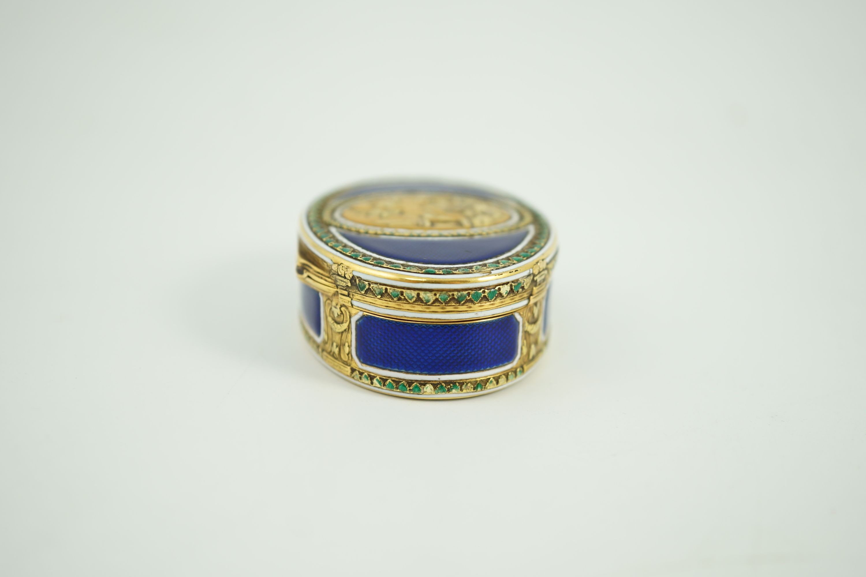 A late 18th/early 19th century French? gold and polychrome enamel oval snuff box, the central - Image 8 of 12