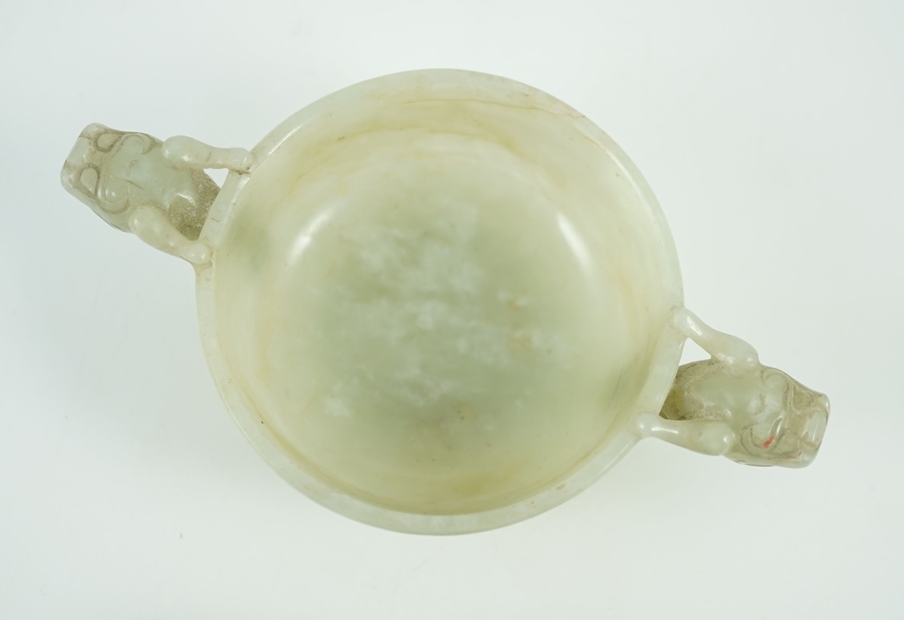 A Chinese pale celadon jade two handled ‘chilong’ cup, 17th/18th century, with a pair of carved - Image 5 of 10