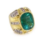 A large gold and single stone oval cut emerald set dress ring, with round and princess cut diamond