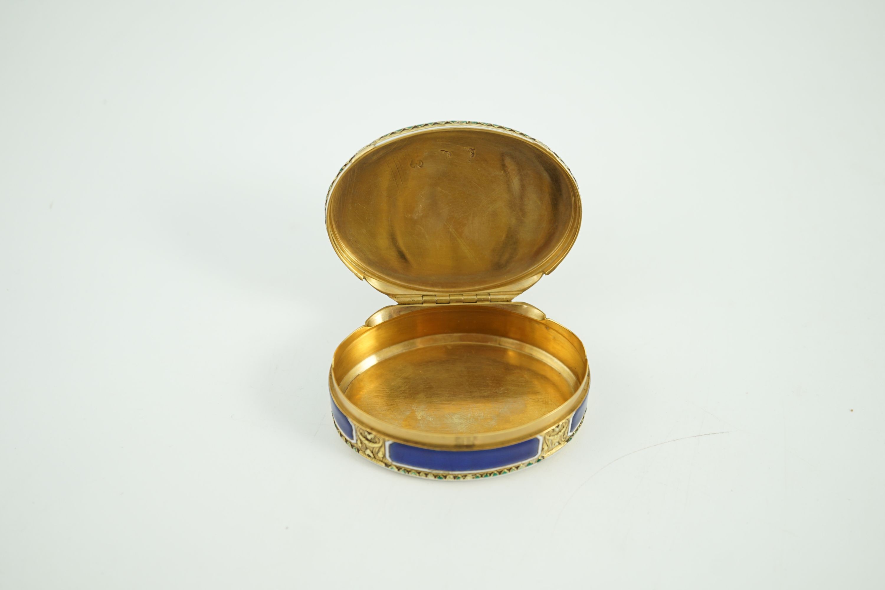 A late 18th/early 19th century French? gold and polychrome enamel oval snuff box, the central - Image 12 of 12