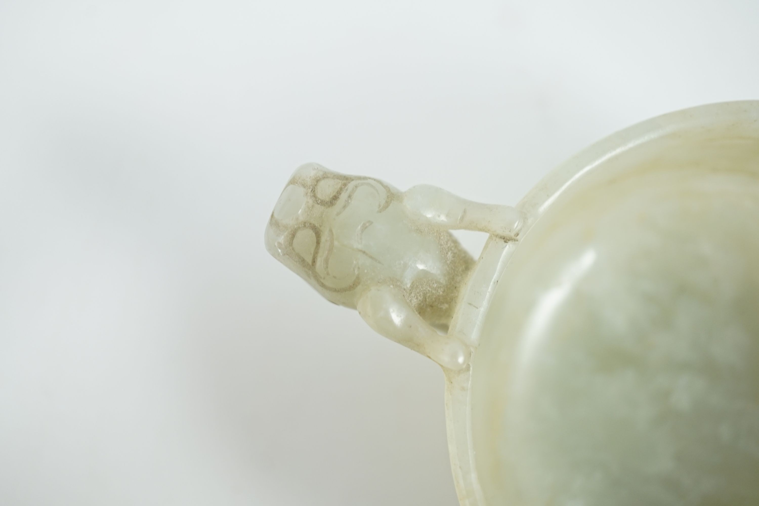A Chinese pale celadon jade two handled ‘chilong’ cup, 17th/18th century, with a pair of carved - Image 7 of 10