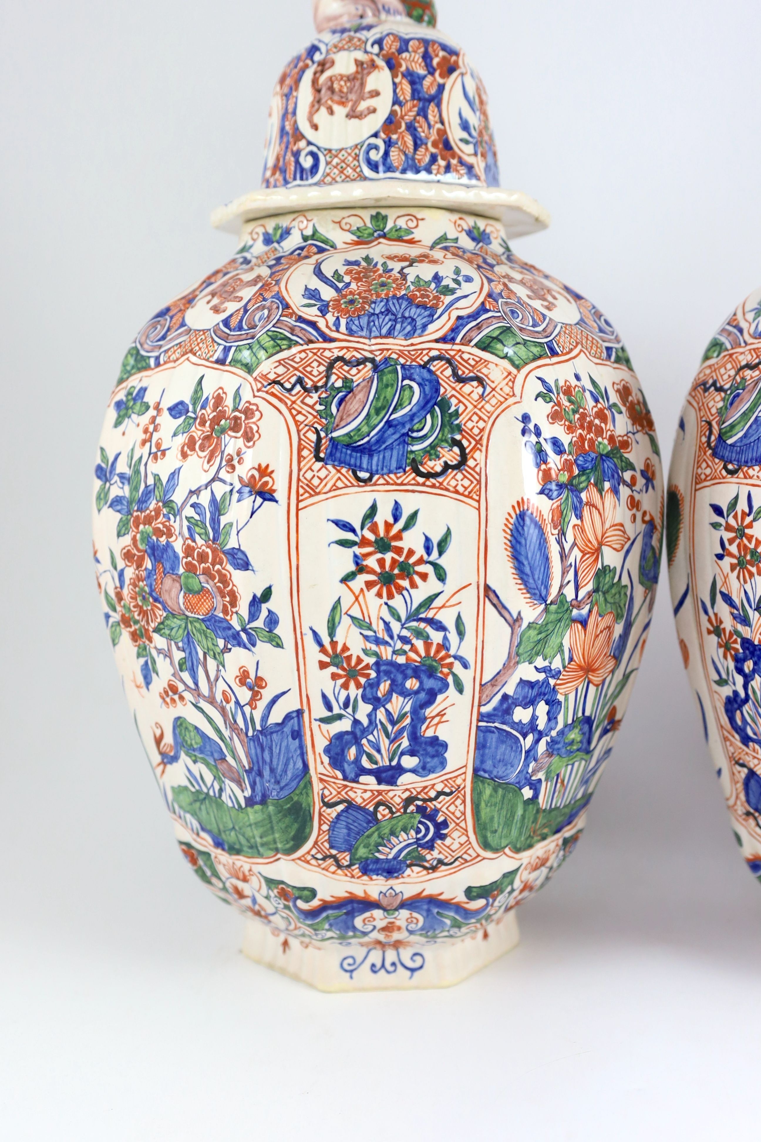 A pair of large Delft jars and covers, Pieter Kocx factory De Grieksche A, c.1701-1722, each of - Image 5 of 10