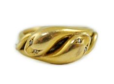 An Edwardian 18ct gold entwined twin serpent ring, with diamond chip set eyes, hallmarked for