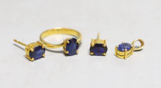 A modern suite of yellow metal and synthetic? sapphire set jewellery, comprising a ring, pendant and