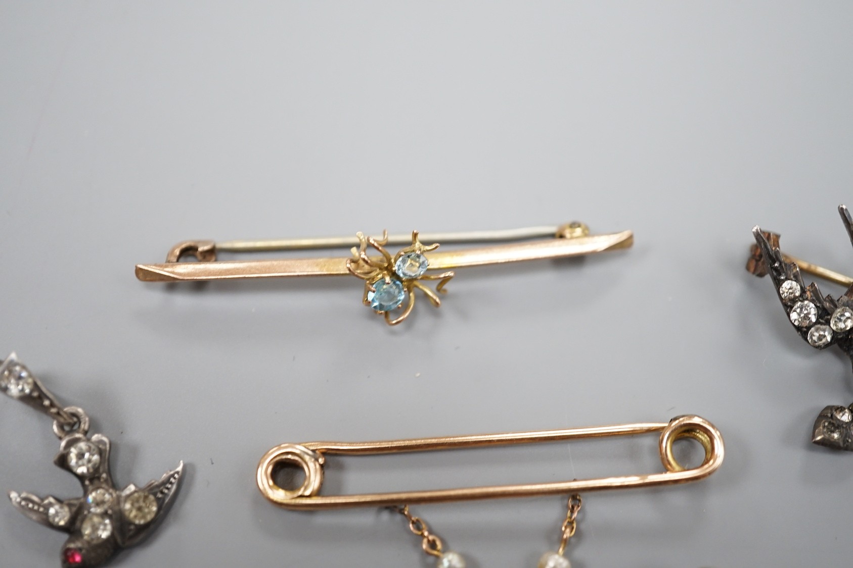 A modern 9ct gold and opal set bug brooch, 24mm, a paste set white metal swallow pendant and similar - Image 3 of 6