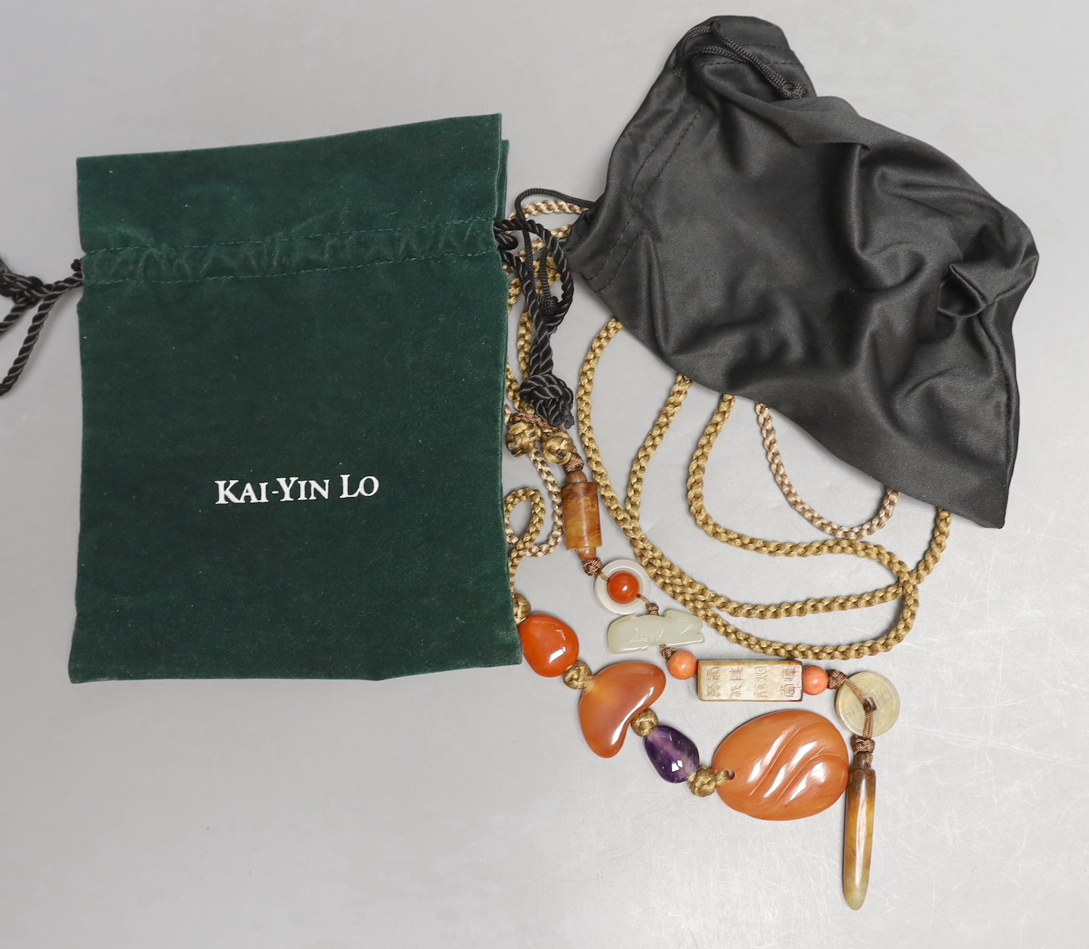 Kai Yin Lo, Hong Kong, A jade and coral mounted necklace and an agate and amethyst mounted necklace - Image 4 of 4