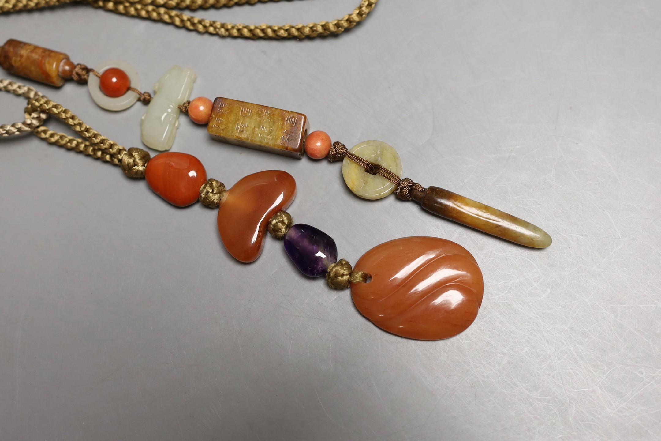 Kai Yin Lo, Hong Kong, A jade and coral mounted necklace and an agate and amethyst mounted necklace - Image 2 of 4