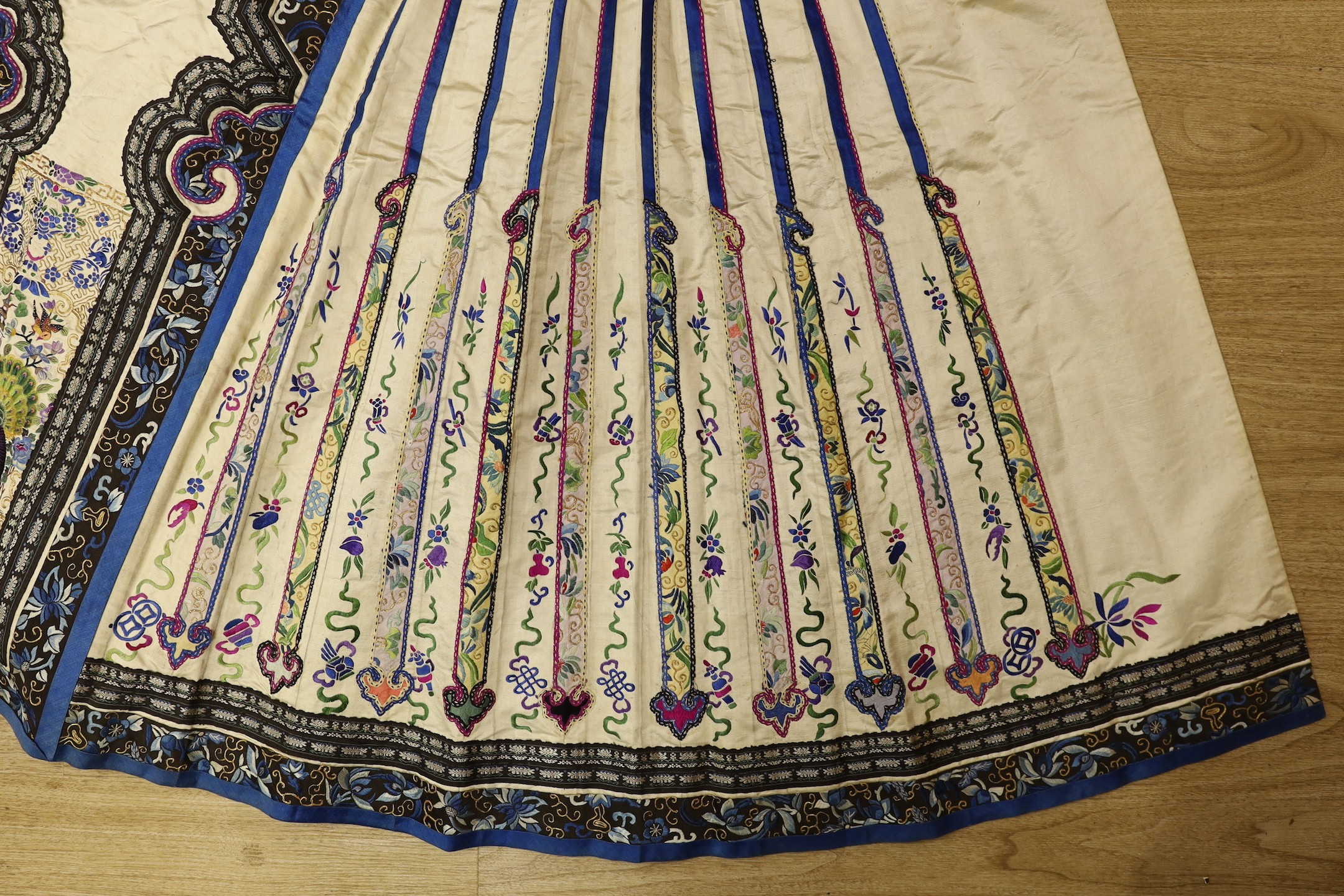A 19th century multicoloured silk Chinese wedding skirt - Image 7 of 8