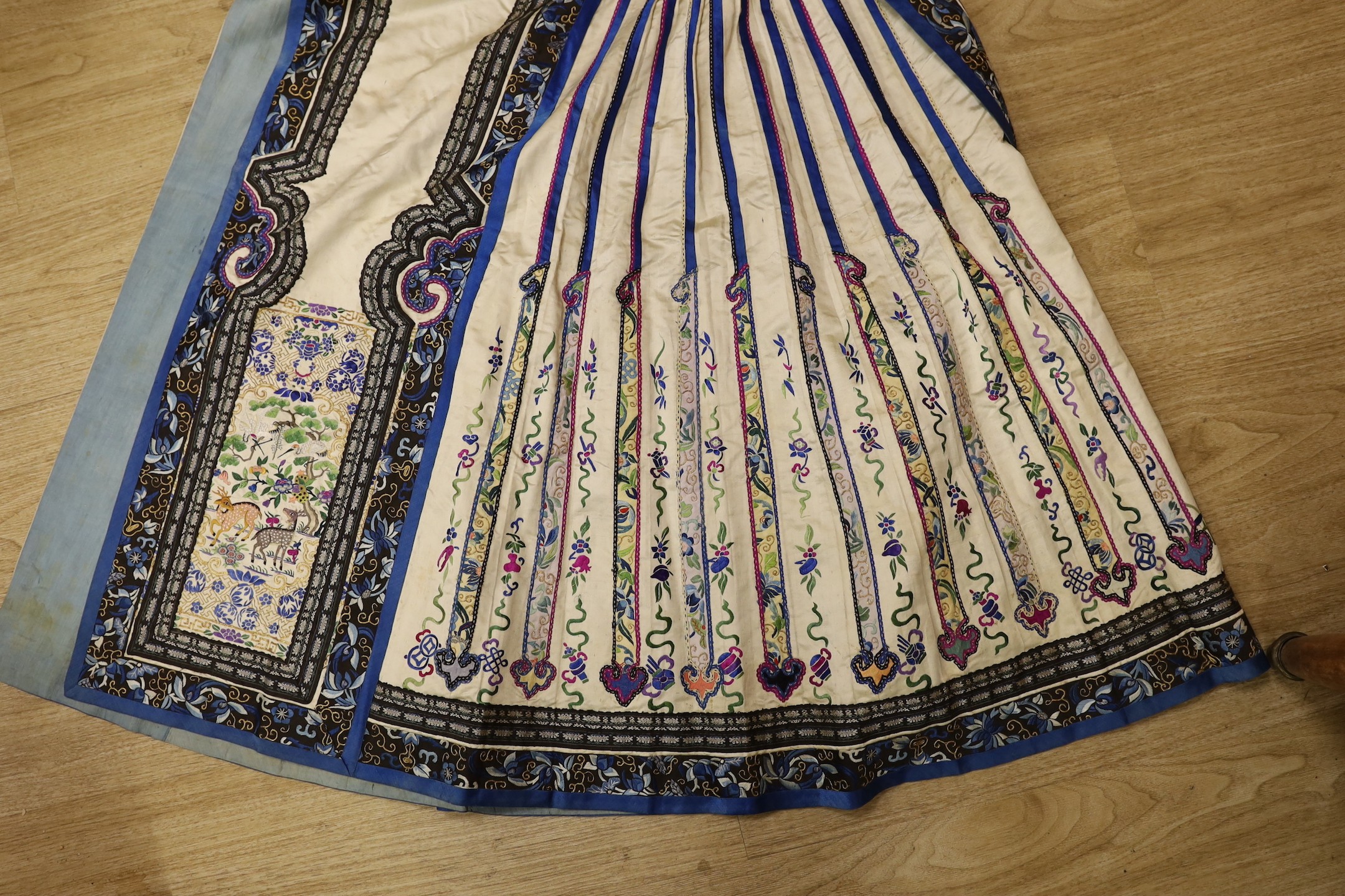 A 19th century multicoloured silk Chinese wedding skirt - Image 3 of 8