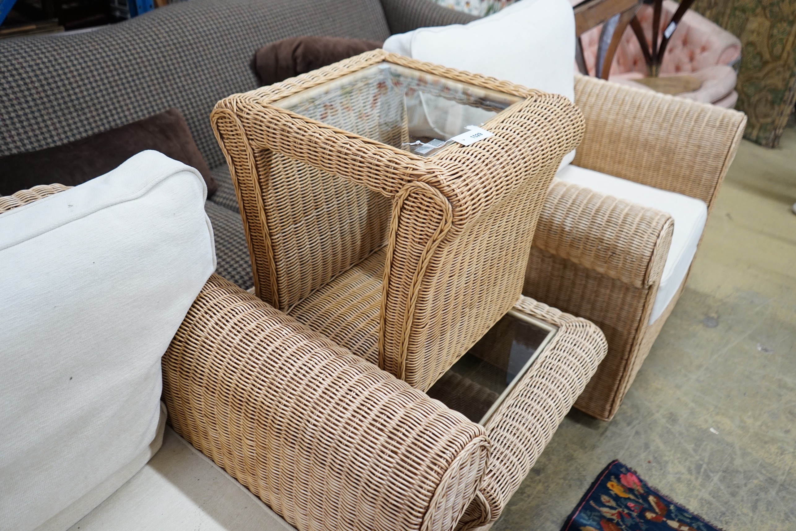 A contemporary rattan and natural fabric four piece conservatory suite, comprising settee, length - Image 4 of 4