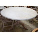 A Victorian style pine circular dining table, diameter 134cm, height 79cm