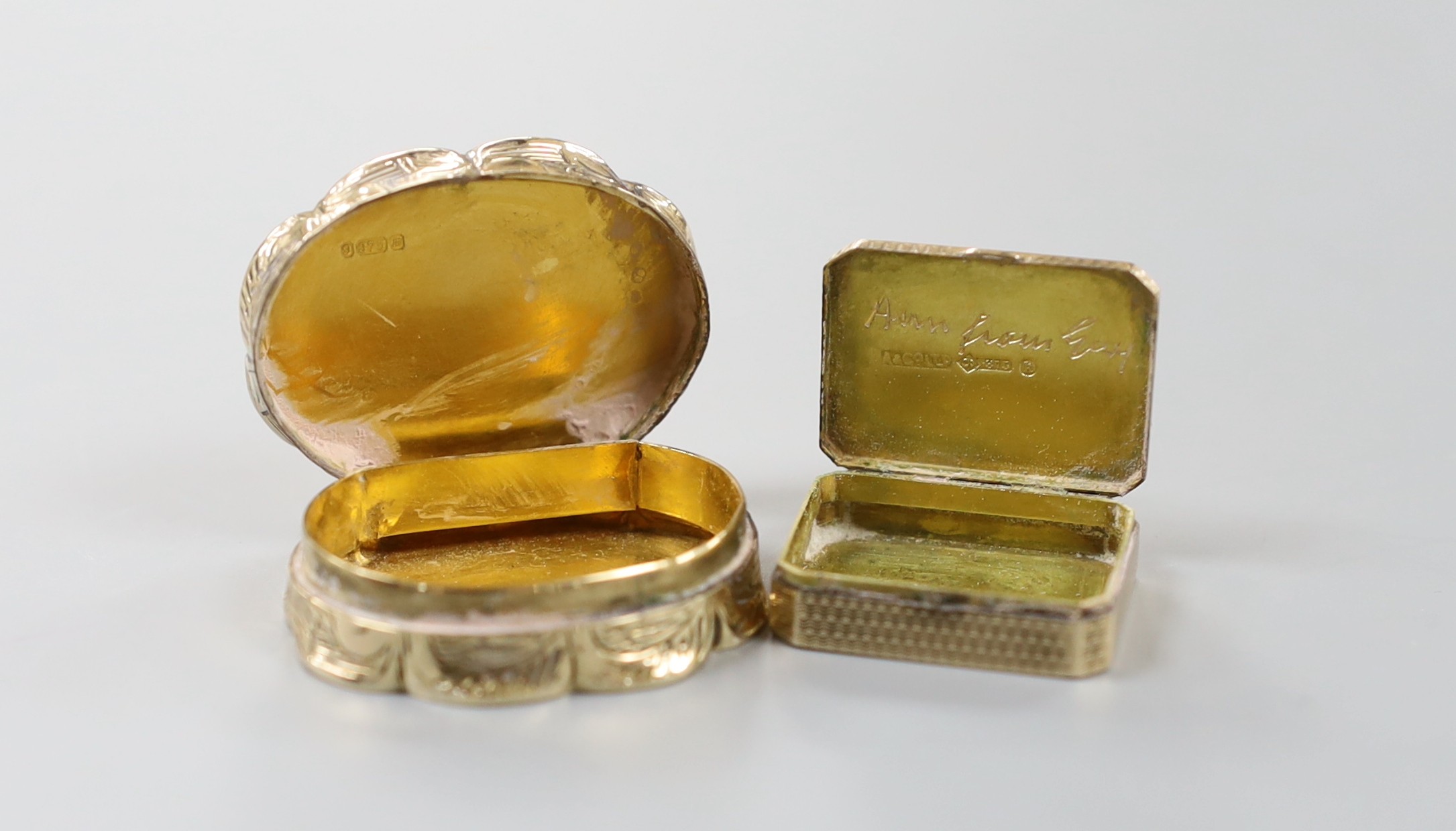 A 1960' 9ct gold shaped oval pill box, 35mm, 22.5 grams and a 9ct gold pill box by Asprey & Co, - Image 4 of 4