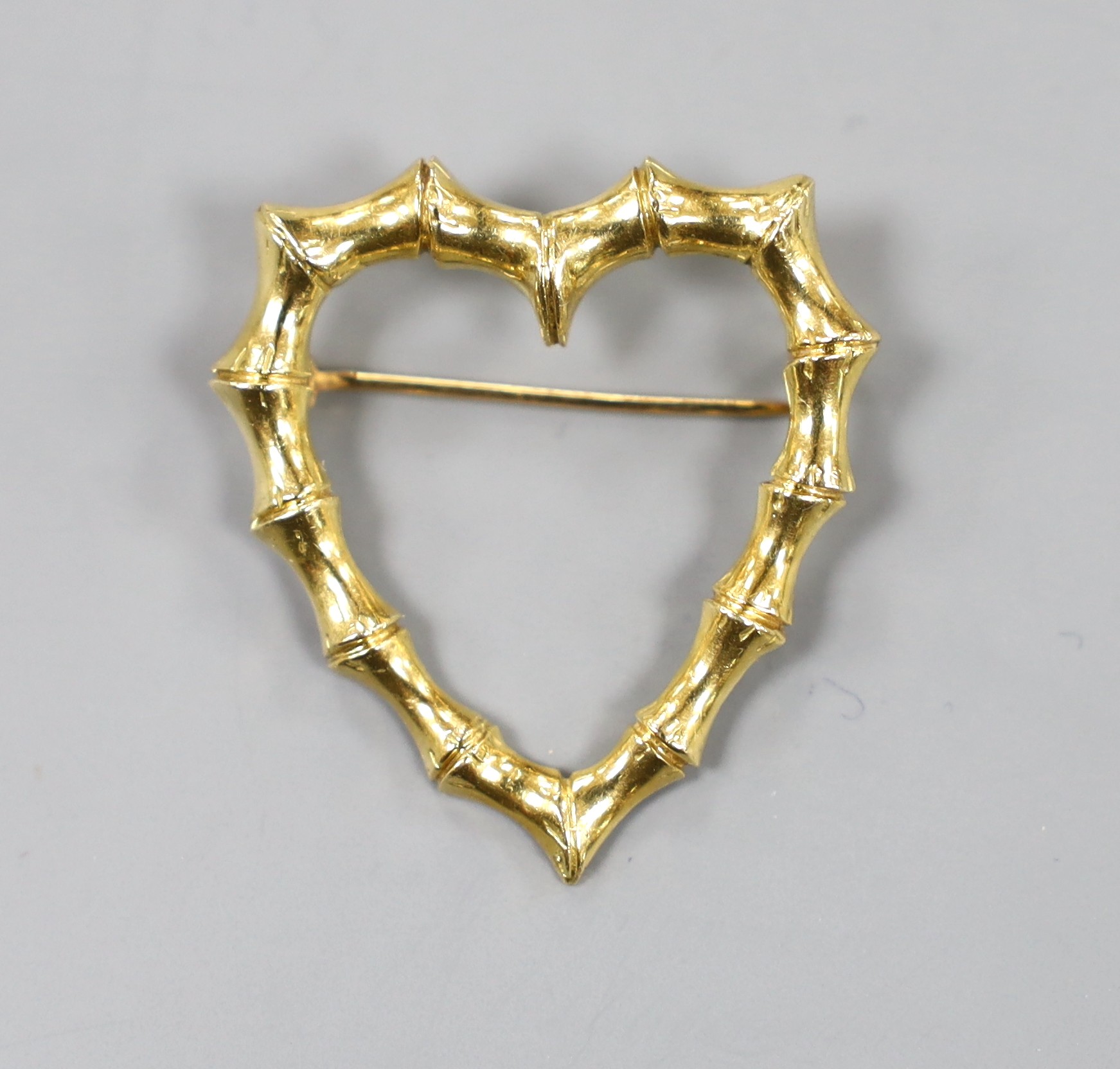 A modern 18k Tiffany & Co heart shaped openwork brooch, 31mm, 4.9 grams.