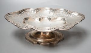 An Edwardian pierced silver oval pedestal dish, Alexander Clark Manufacturing Co. Sheffield, 1909,