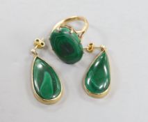A 9ct gold and malachite set oval ring, size P/Q and a pair of similar earrings, gross weight 20.4