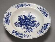 A late 18th century Worcester pine cone pattern porcelain soup dish - 24cm diameter
