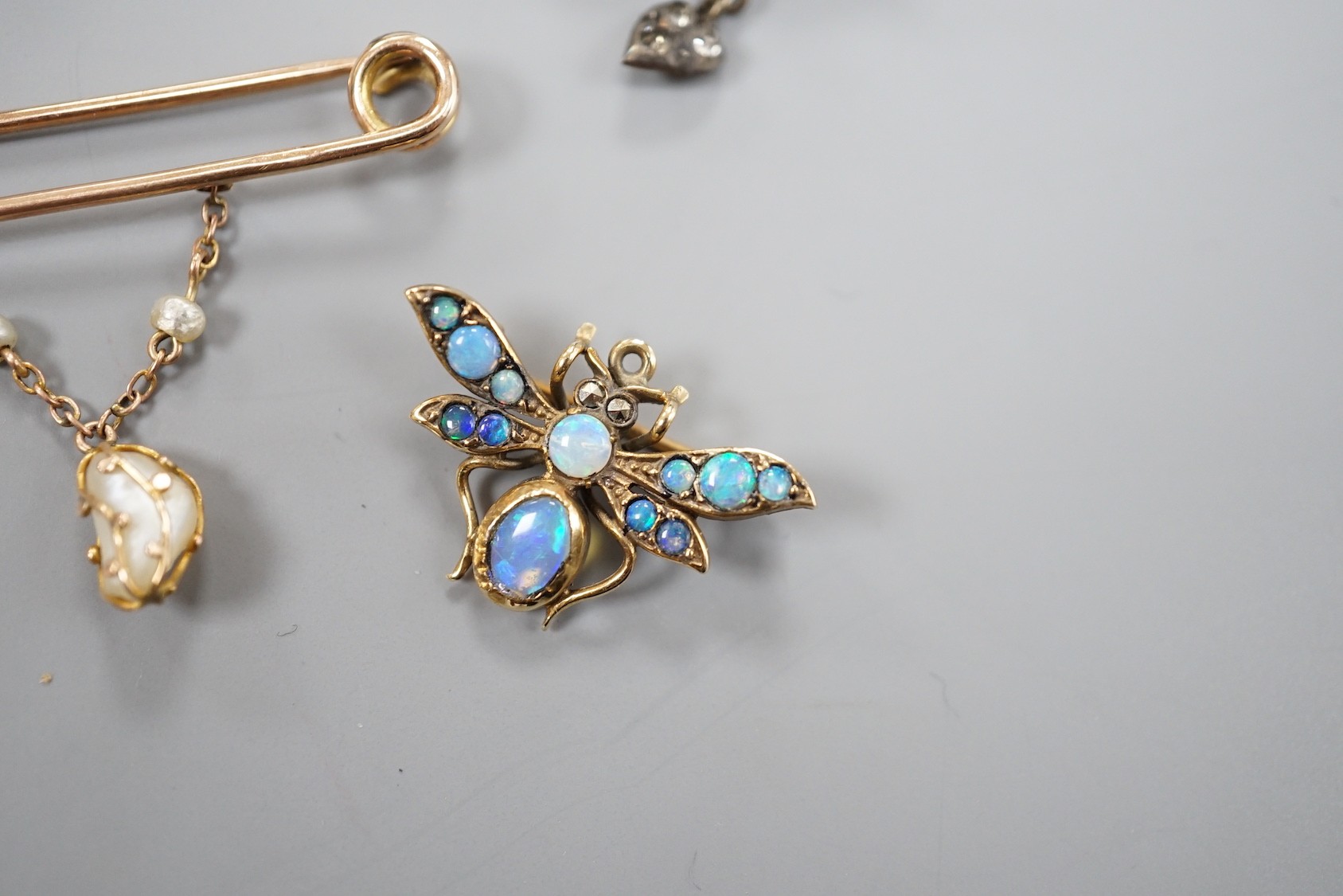 A modern 9ct gold and opal set bug brooch, 24mm, a paste set white metal swallow pendant and similar - Image 5 of 6