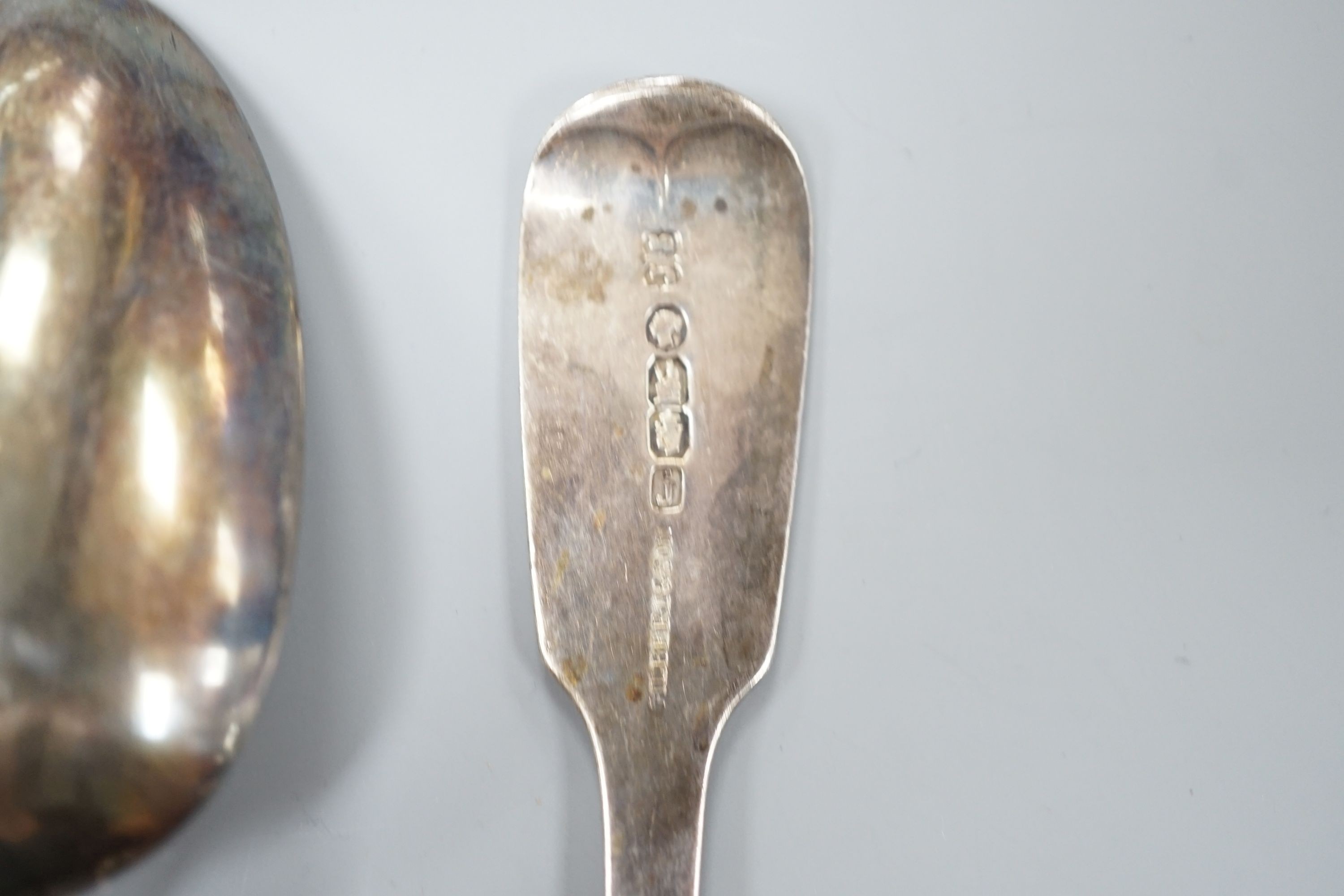 A pair of Victorian Irish silver fiddle pattern dessert spoons, Dublin, 1854, 18.1cm and two 18th - Image 5 of 7
