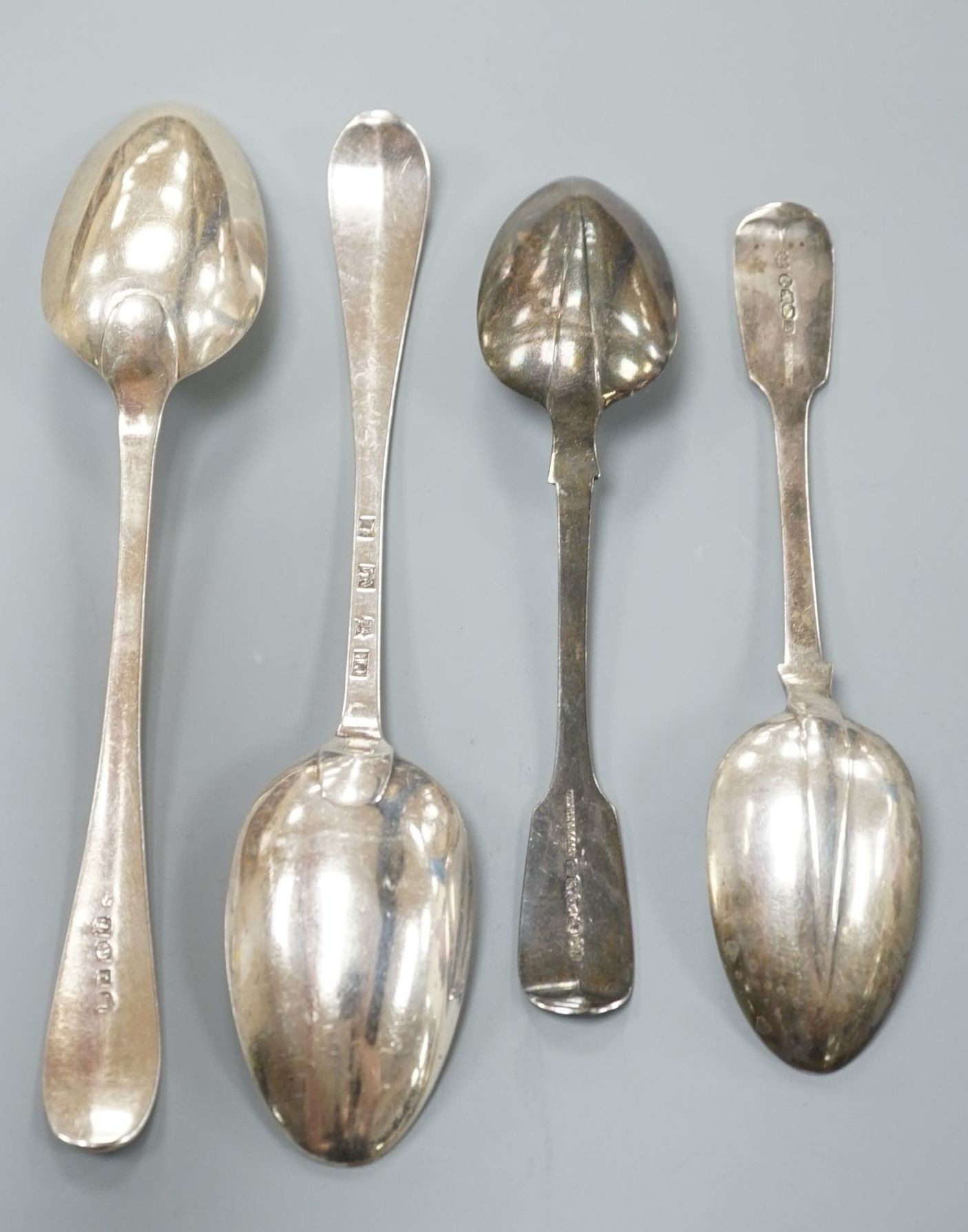 A pair of Victorian Irish silver fiddle pattern dessert spoons, Dublin, 1854, 18.1cm and two 18th - Image 2 of 7