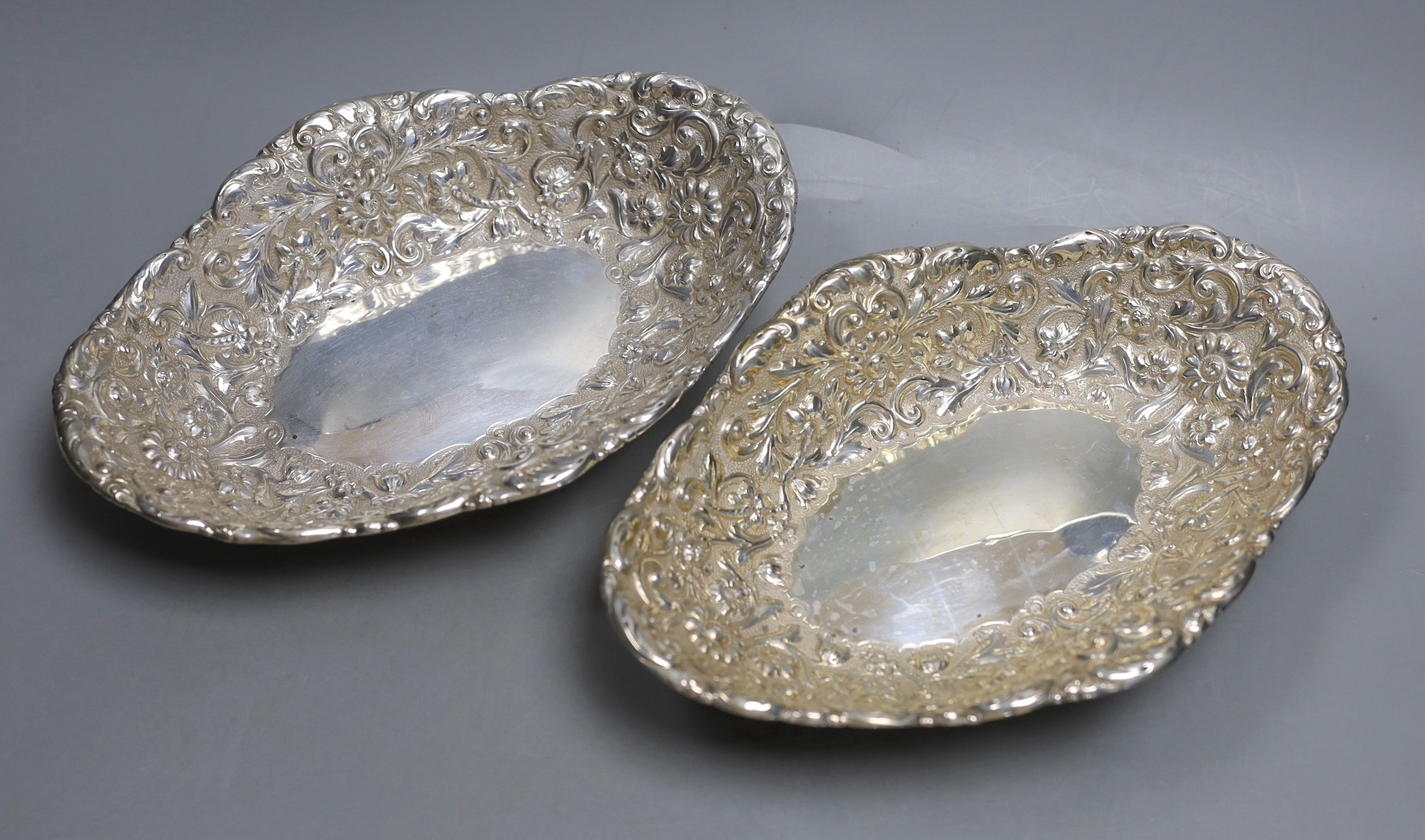 A pair of late Victorian Scottish repousse silver oval dishes, Hamilton & Inches, Edinburgh, 1900, - Image 2 of 4