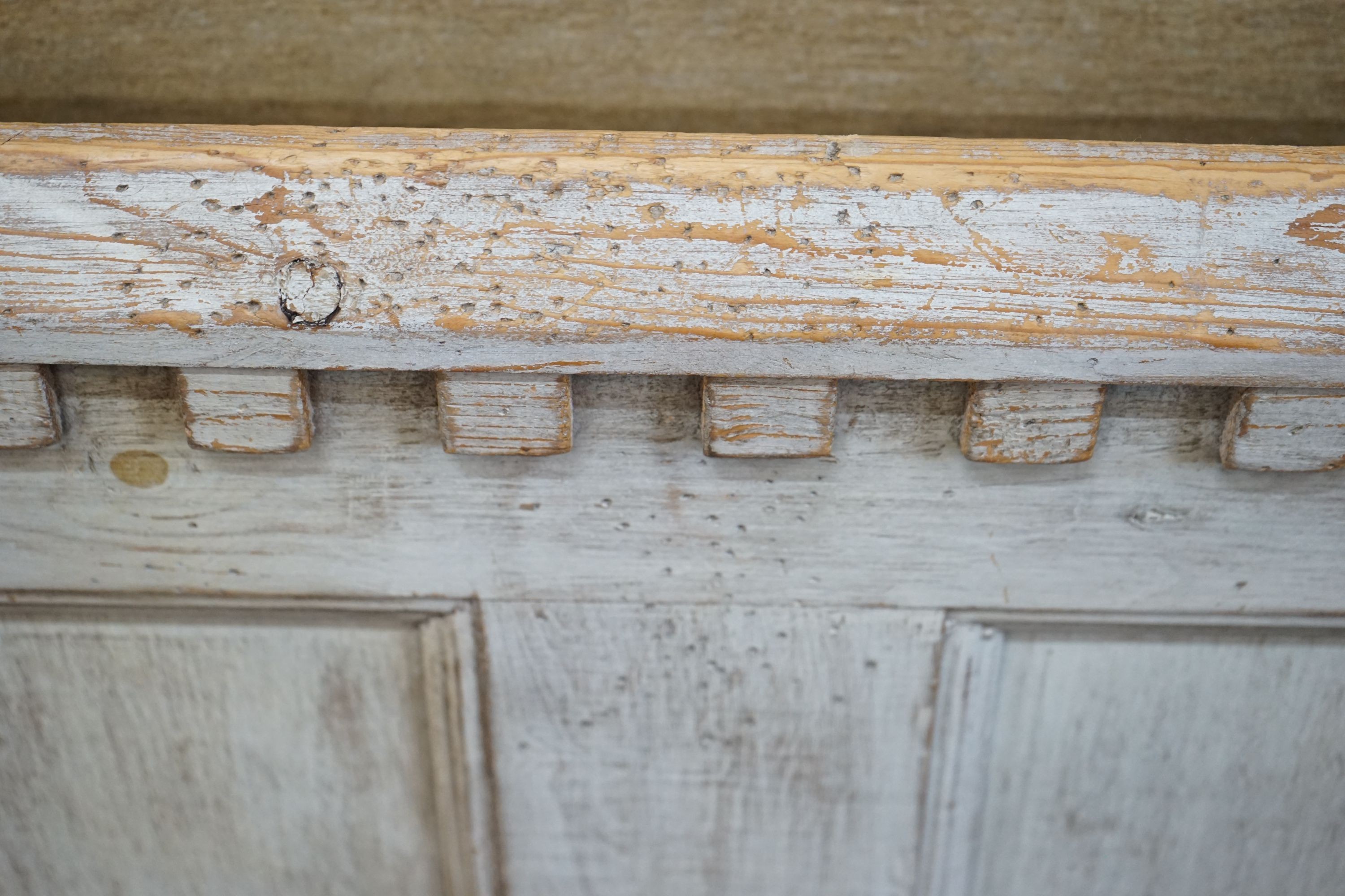 A large reproduction Gothic revival oak bedframe in the manner of Pugin, width 200cm - Bild 3 aus 3