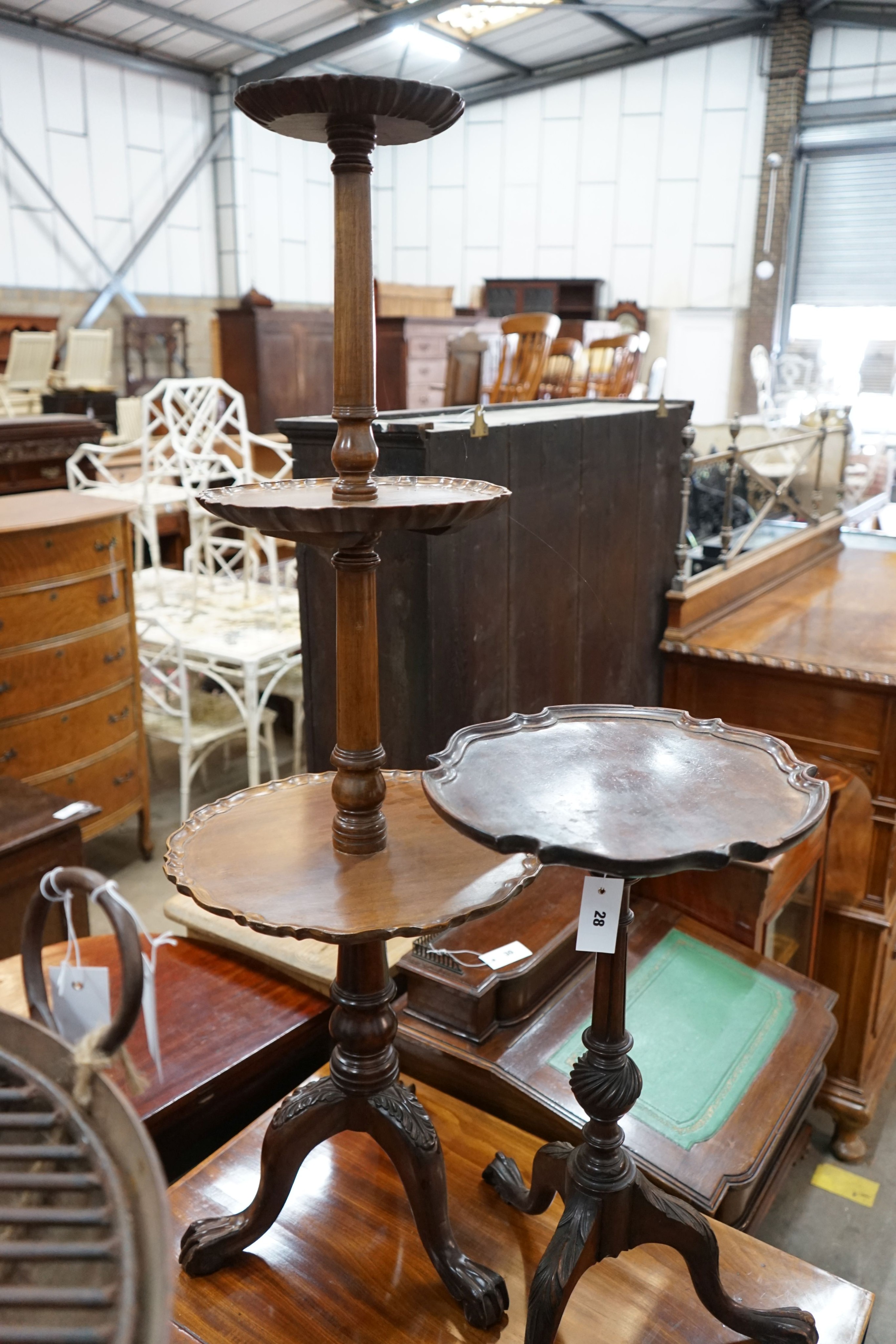 A reproduction George III style mahogany three tier dumb waiter together with a tripod wine table, - Bild 3 aus 3