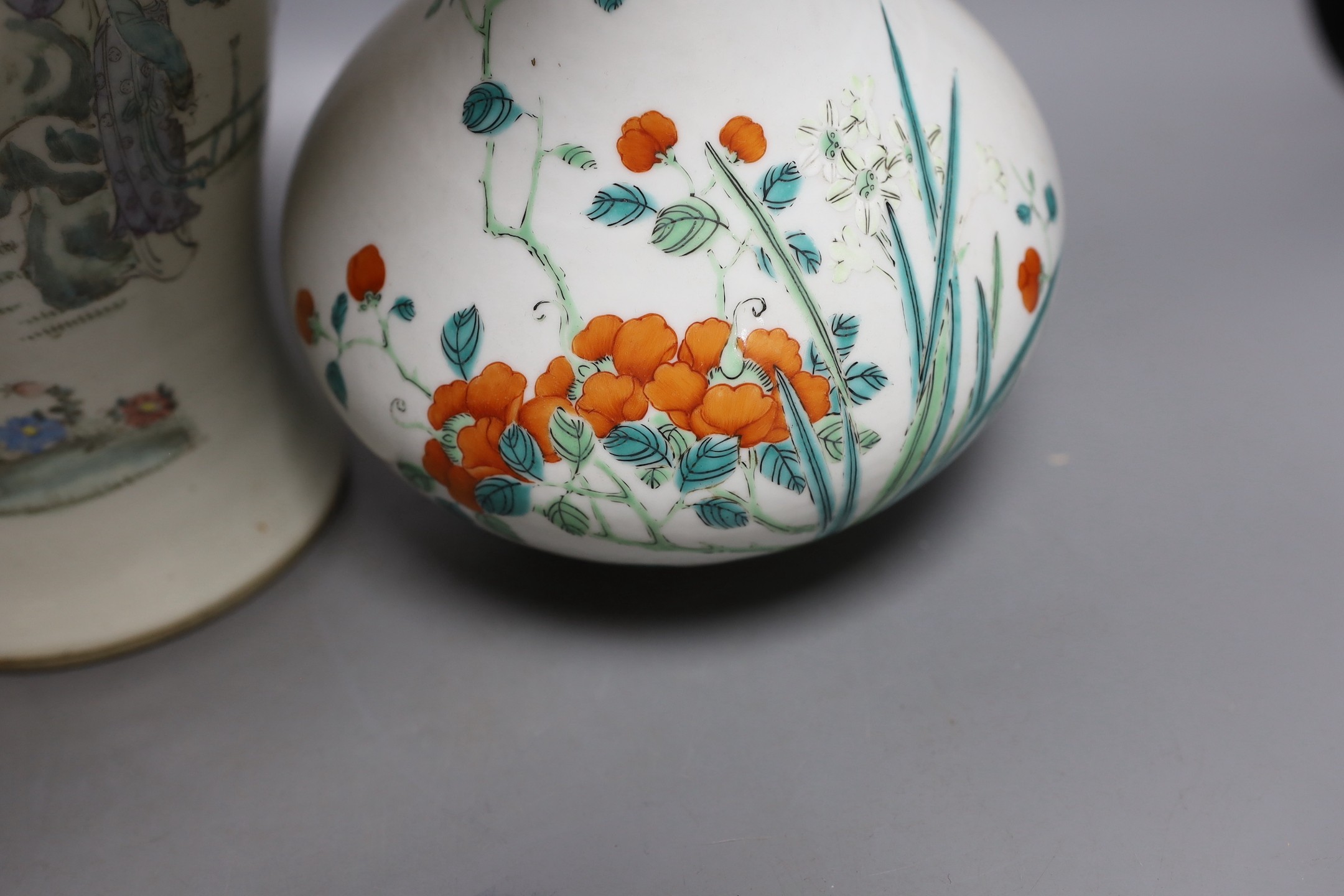 A Chinese enamelled porcelain bottle vase, 25cm high, together with a Chinese porcelain baluster - Image 3 of 7
