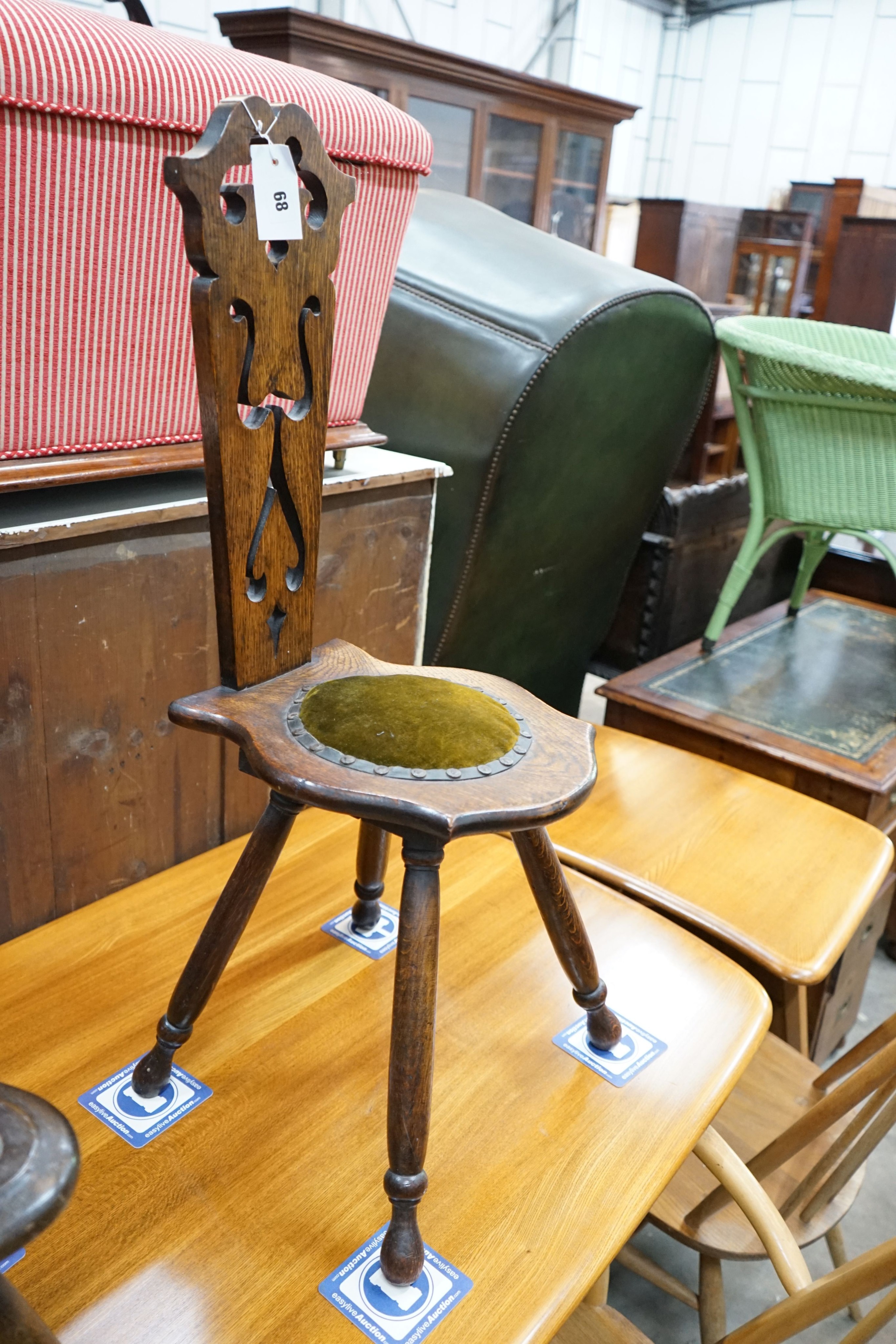 Two carved oak and beech spinning chairs - Bild 3 aus 3