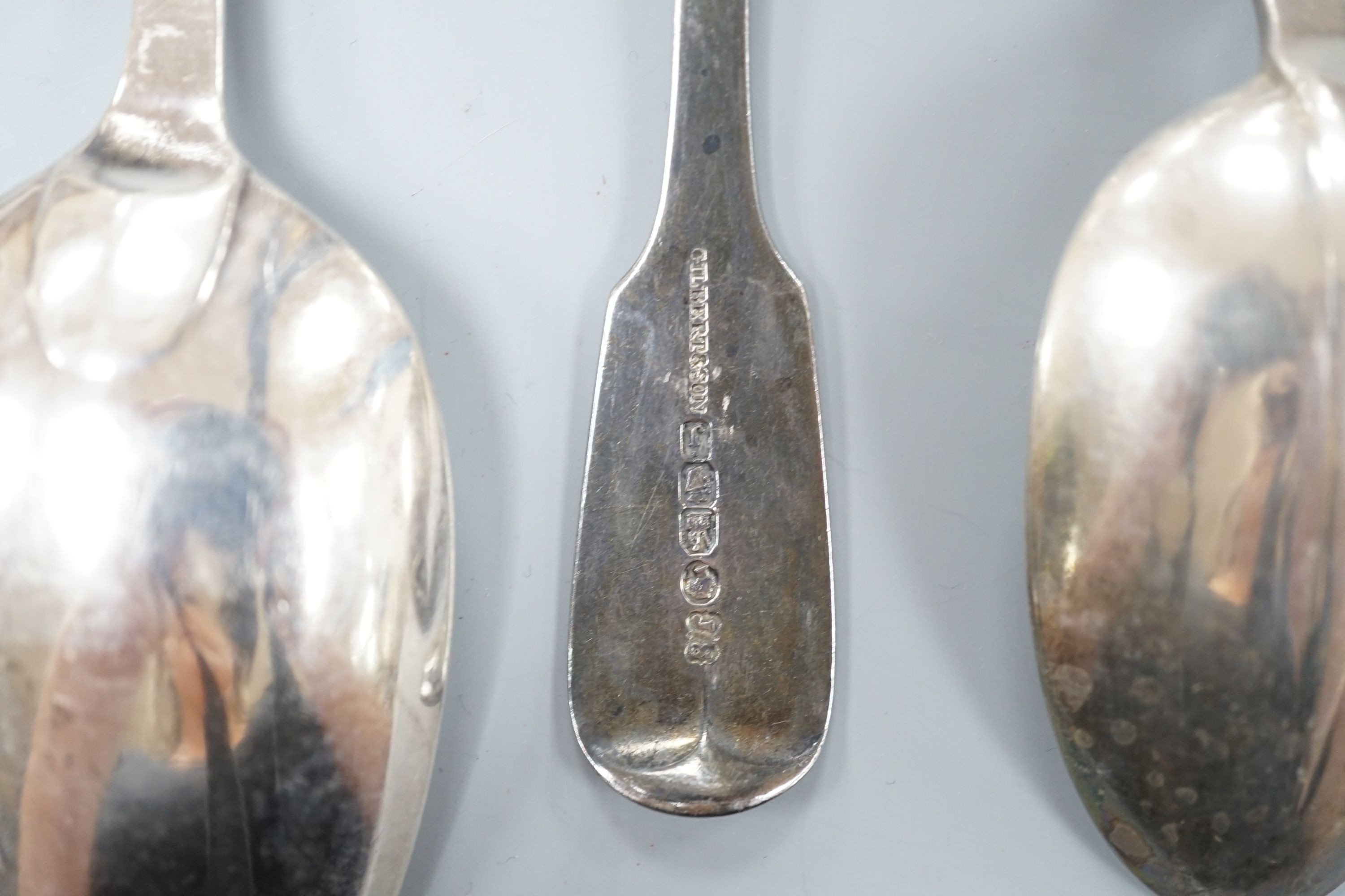 A pair of Victorian Irish silver fiddle pattern dessert spoons, Dublin, 1854, 18.1cm and two 18th - Image 7 of 7