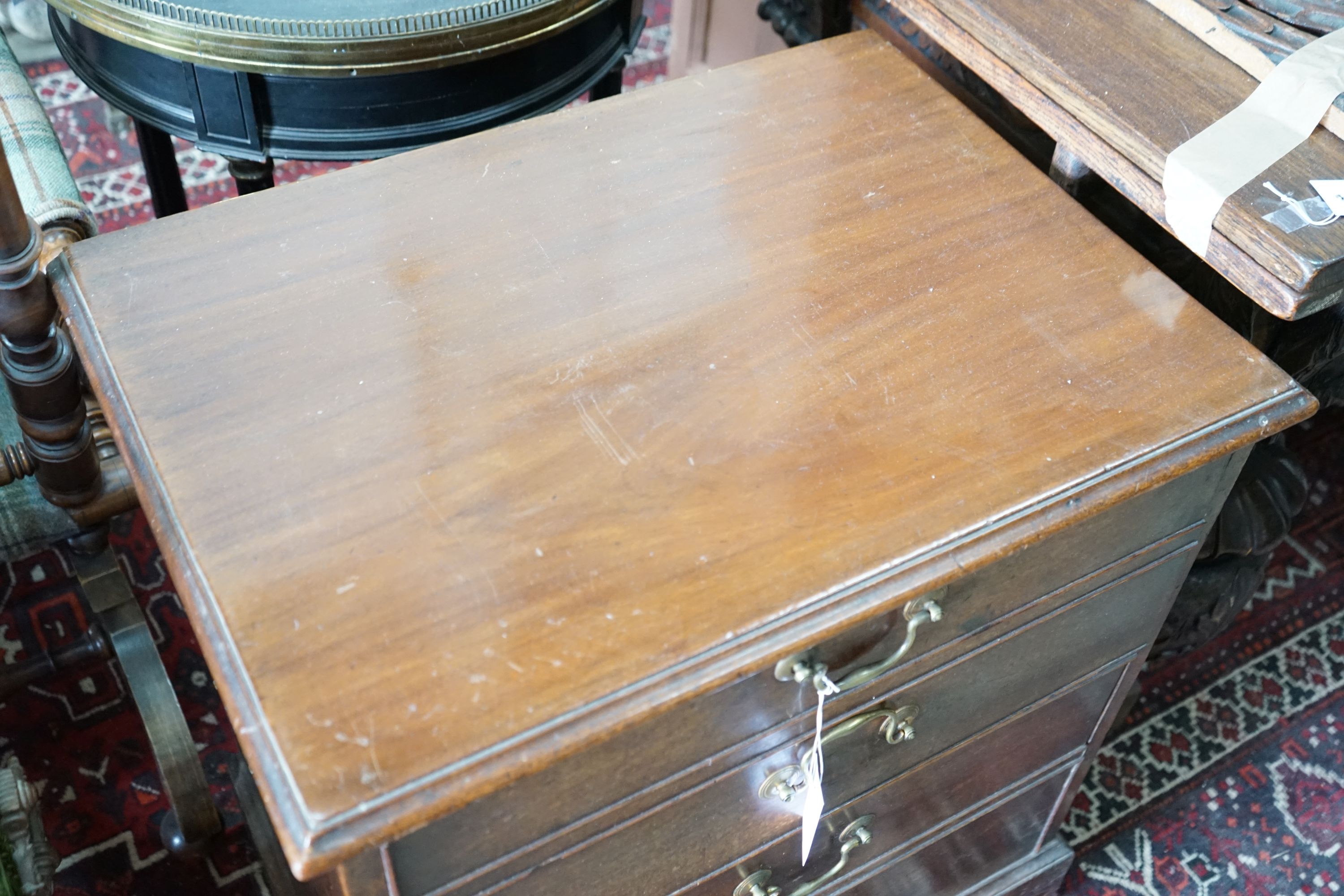 A 19th century mahogany hinged top commode with dummy drawer front, width 65cm, depth 47cm, height - Bild 2 aus 2