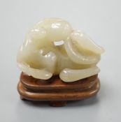 A 19th century Chinese jade recumbent cat,5cms wide.