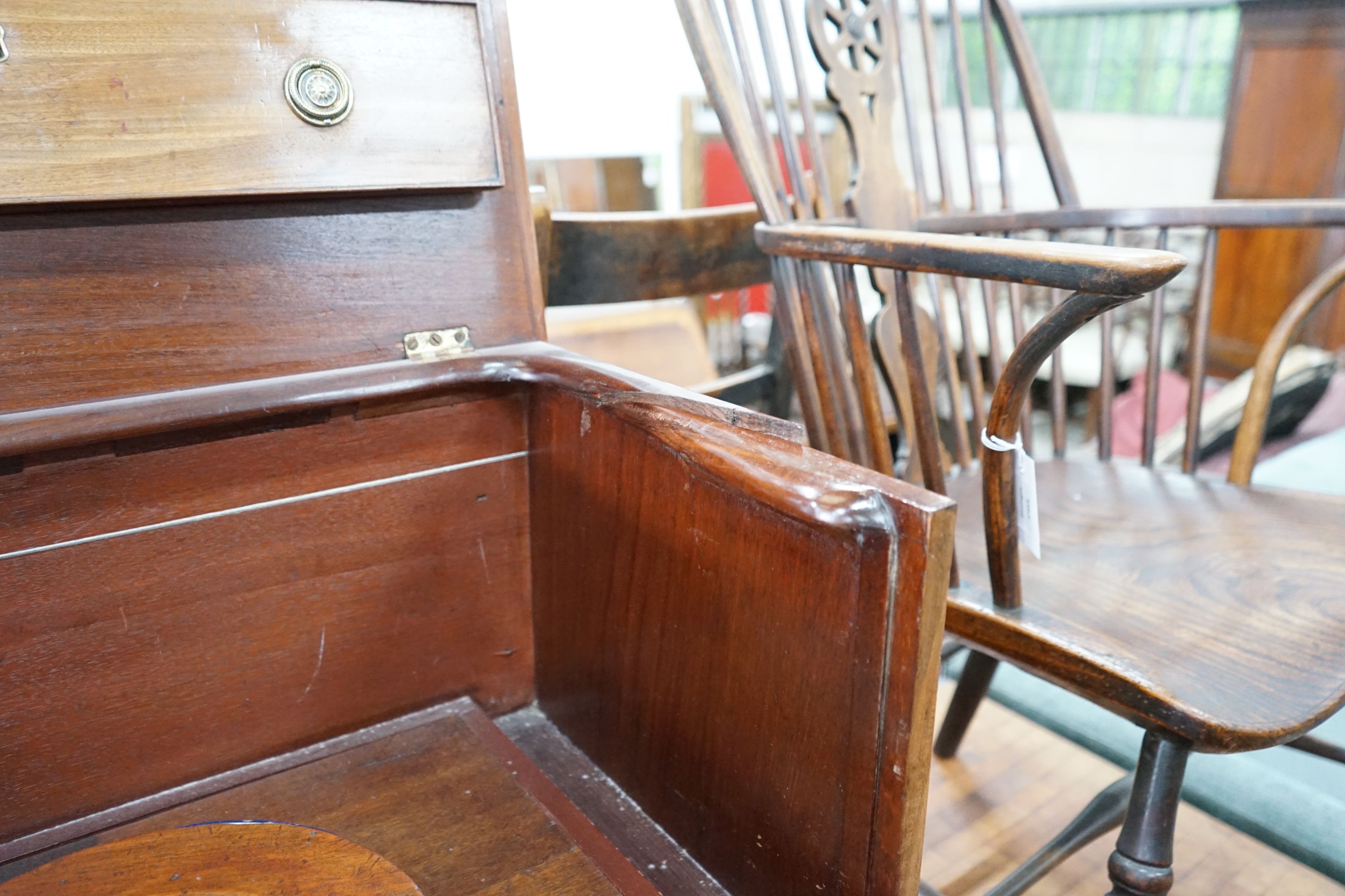 A George III mahogany hinged top commode with dummy drawer front and brass handles, width 66cm, - Bild 4 aus 4