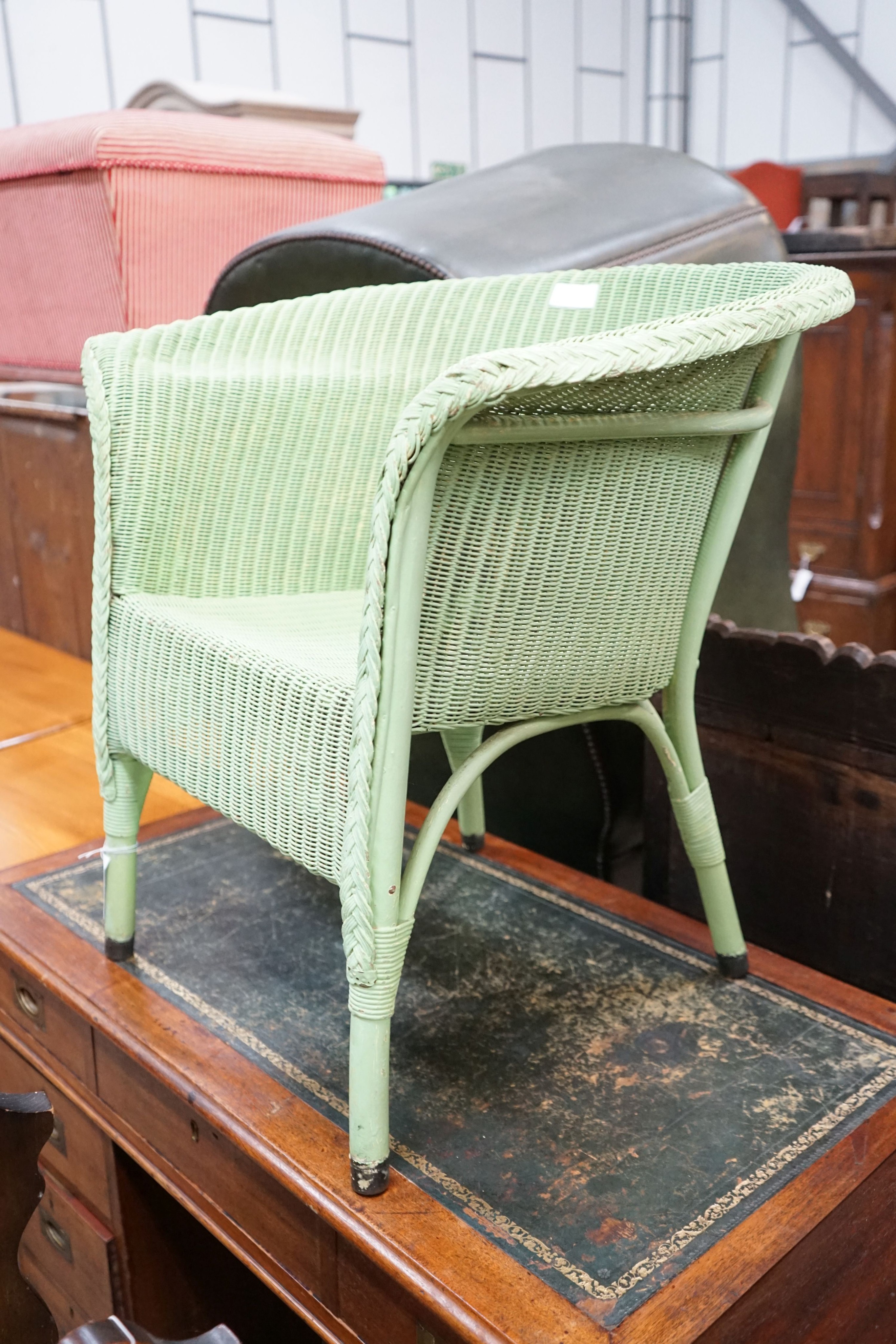 A Lloyd Loom elbow chair, later painted - Bild 2 aus 3