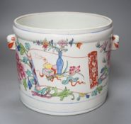 A porcelain wine cooler in Chinese export style,17 cms high.