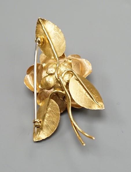 A 1960's 18ct gold brooch, modelled as a rose, maker T&D, 54mm, 11.3 grams. - Image 4 of 4