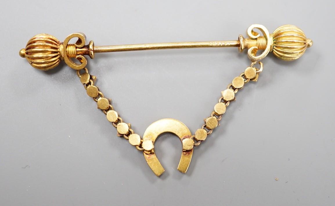 An early 20th century yellow metal and seed pearl horseshoe swag jabot pin, 59mm, gross weight 4.9 - Image 2 of 2