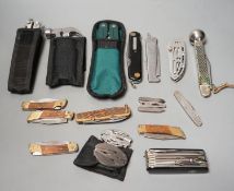 A group of folding knives, fishermans' knives, one silver