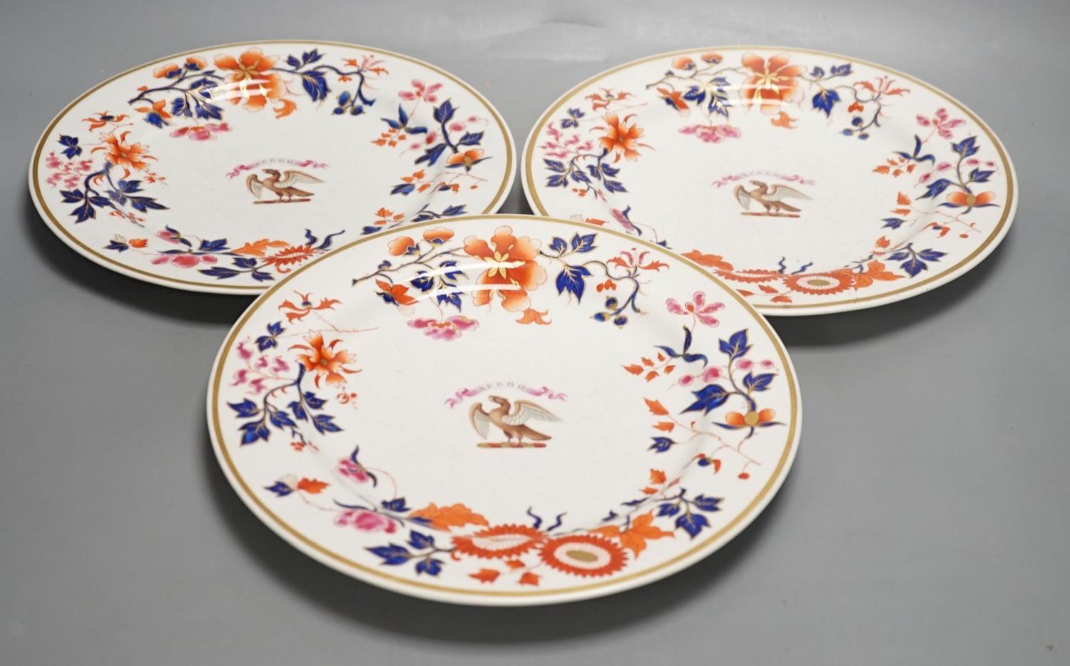 A Flight Barr and Barr set of three armorial plates decorated in imari style with leaves and flowers