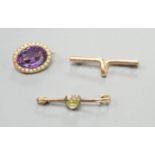 A yellow metal cravat pin, 37mm, a 9ct and heart shaped gem set bar brooch and a yellow metal,