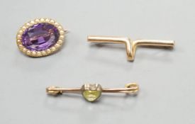 A yellow metal cravat pin, 37mm, a 9ct and heart shaped gem set bar brooch and a yellow metal,