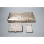 A George V silver mounted cigarette box, London, 1913, 23cm, a Chinese? white metal card case(a.