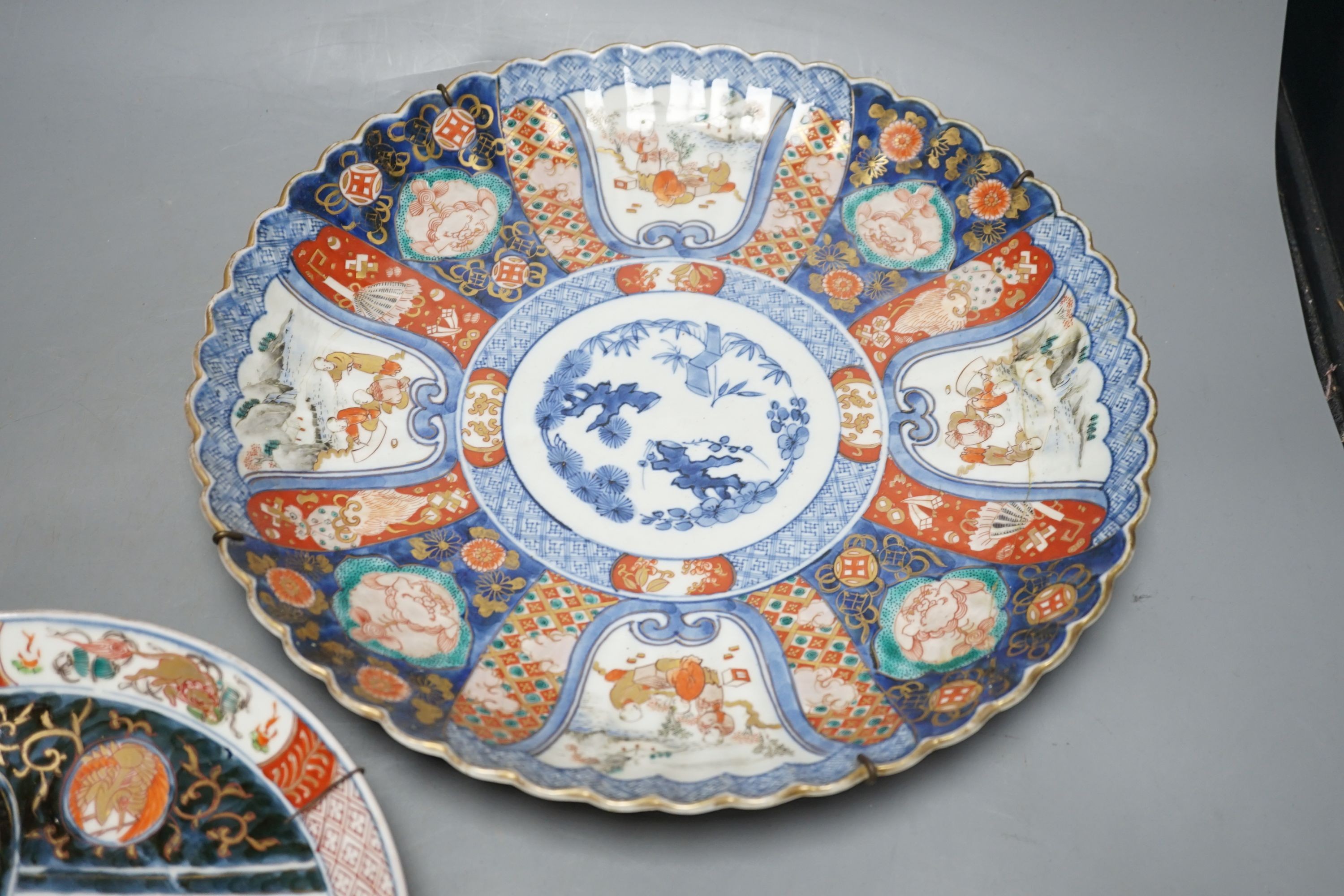 Two Japanese Imari wall plates - largest 35cm diameter - Image 3 of 6