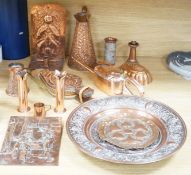 A Newlyn copper wall sconce, 24cm, a quantity of copperware including a decorative plaque and